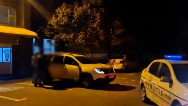 Profesor de 64 de ani, arestat după ce ar fi agresat sexual două eleve de 13 ani