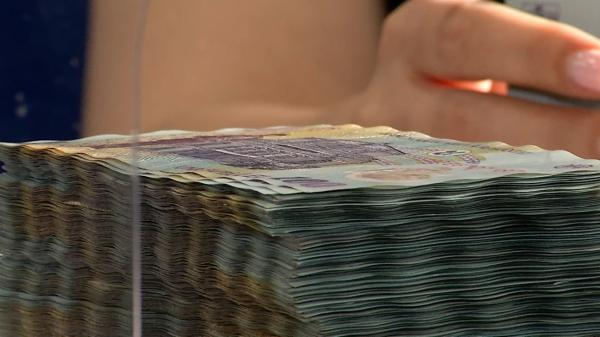 Furt ca-n filme la Iași. A dezarmat codul de acces al băncii și a plecat cu două casete pline cu bani