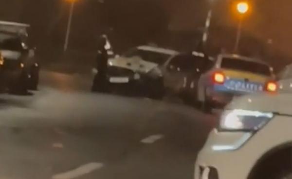 Agent de poliţie, implicat într-un accident în timp ce se afla în misiune