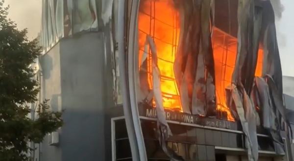 Incendiu puternic la un depozit de parfumuri din Turcia. Cel puţin şase persoane au murit