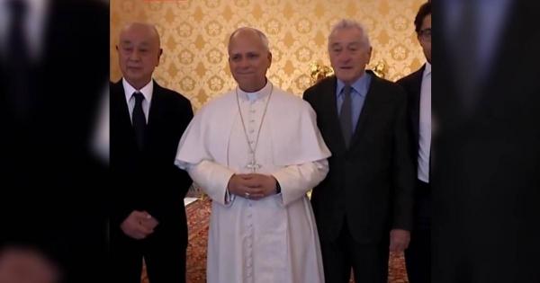 Robert De Niro, primit de Papa Leon la Vatican. Actorul american a primit un rozariu de la Papă