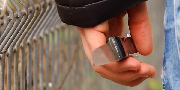 Nepăsarea autorităţilor a dus la moartea unei mame de 26 de ani. Femeia a fost ucisă de soţul gelos