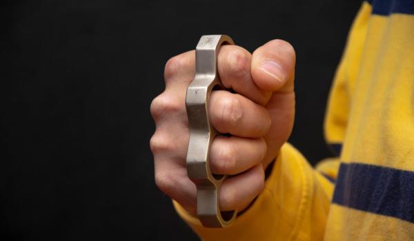 Bătaie generală în mijlocul străzii. Mai mulţi tineri din Maramureş şi-au împărţit pumni şi picioare