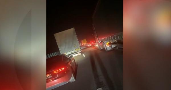 Un bărbat a fost spulberat de o maşină pe Drumul Expres 12. Victima coborâse din maşină după ce a făcut pană