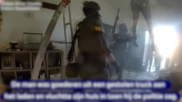 Căutat de poliţişti pentru că furase o camionetă, un fugar din SUA a căzut din tavan chiar în braţele lor