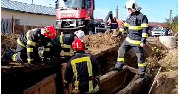 Al doilea muncitor prins sub pământ la Gherghița, scos fără viață de salvatori, după o intervenție de 6 ore