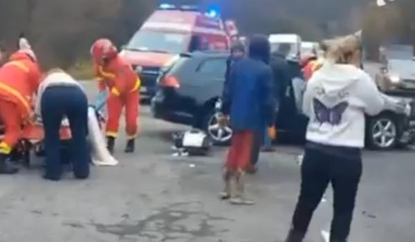 Accident cu 6 răniți în Mureș. Salvatorii au găsit o fetiță de 3 ani în stare de inconștiență