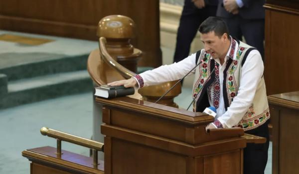 Cum se apără senatorul SOS acuzat că a furat un rucsac: Am crezut că e al unui coleg, am vrut să îl ajut