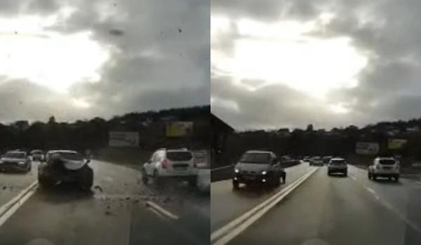 Momentul în care două mașini se ciocnesc violent în Cluj. Accident rutier cu un mort şi trei răniţi