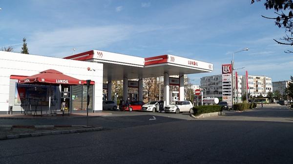 Cazul Lukoil poate duce la scumpiri ale carburanţilor: "Preţurile ar putea ajunge şi la 10 lei per litru"