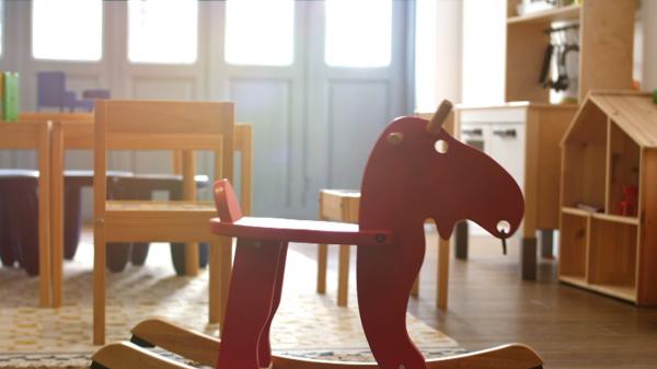 Cuplul care s-a filmat în timp ce abuzează un bebeluş pe TikTok riscă 28 de ani de închisoare