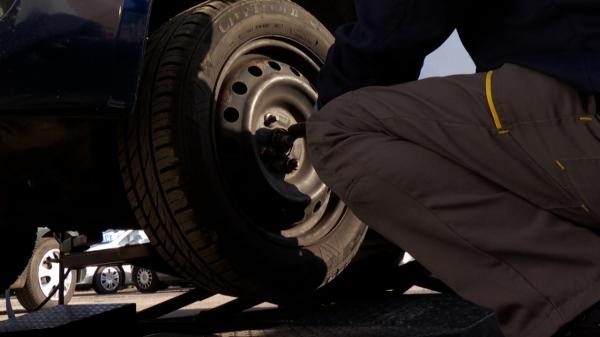 Când trebuie să ai anvelope de iarnă și ce amendă riști dacă nu le montezi la timp