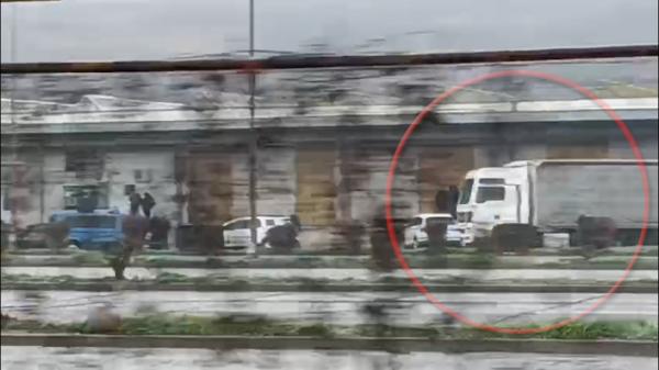 Camion cu armament oprit la vama Albiţa: "În transport se aflau ascunse arme de foc și muniție de război"