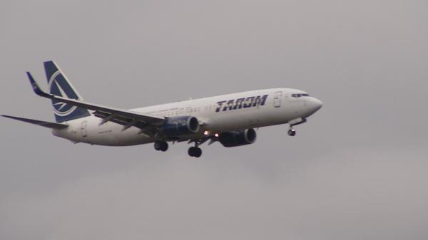 Două rute TAROM, afectate de criza Lukoil. Avioanele vor transporta mai puţini pasageri