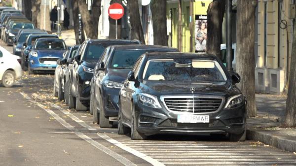 Orașul în care a fost anulată taxa de 200 de lei pentru parcare pe domeniul public