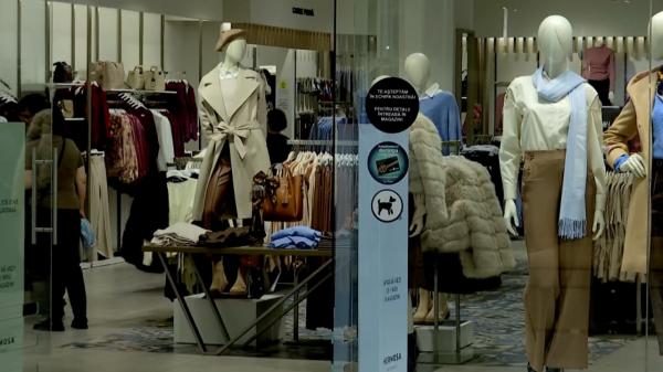 Cadouri mai puține și mai ieftine de Crăciun. Cât cheltuiesc românii în 2025 pentru surprizele de sub brad