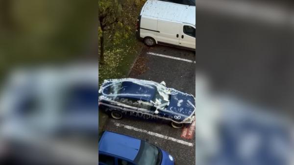 "Pregătită de sărbători". Şofer din Târgu Jiu, surpriză neplăcută în parcare