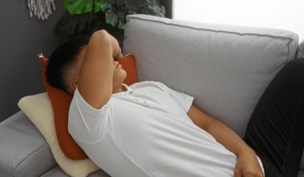 "Cel mai leneş om din lume" a stat întins pe o saltea 33 de ore şi a fost premiat pentru asta