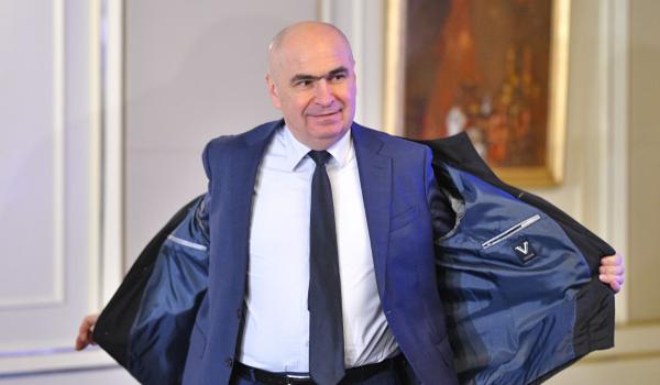 Concedierile propuse de Bolojan divizează Guvernul. Miniștrii refuză tăierile: "Nu dăm pe nimeni afară"