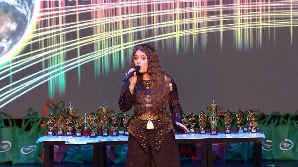 Copilul minune al muzicii româneşti. A câştigat 120 de premii până la vârsta de 14 ani