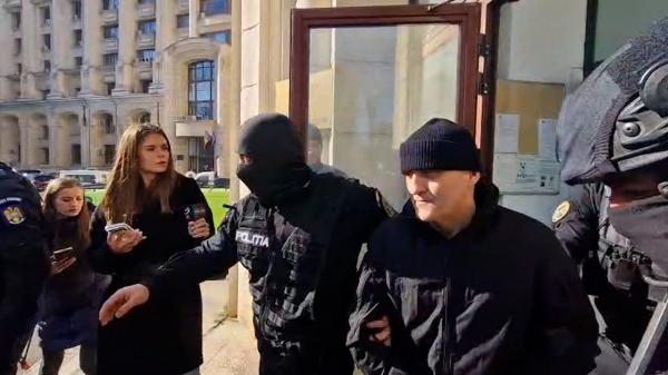 Horaţiu Potra, sfidător la ieşirea de la audierile procurorilor: "E o vreme frumoasă"