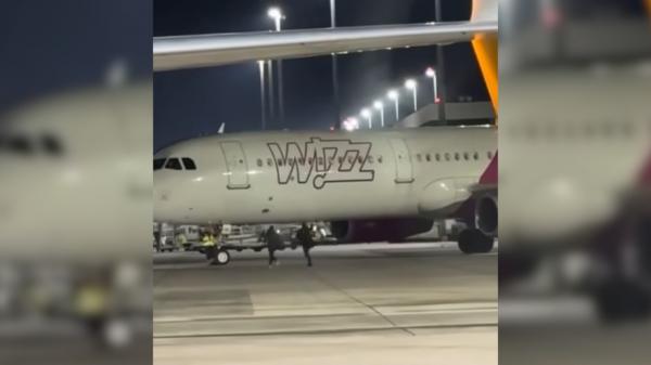 Doi români au alergat pe pistă după ce au pierdut avionul, în Koln: "Ori arestaţi, ori aspiraţi de motor"