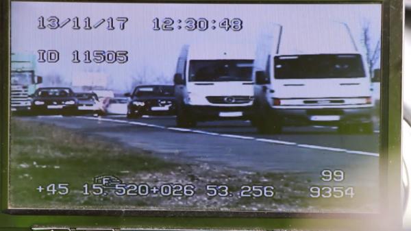 Primul oraș pregătit să amendeze automat șoferii care trec pe roșu, blocat de lipsa unui aviz de la Rutieră