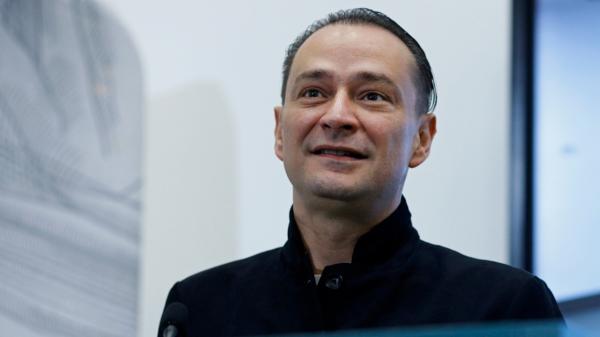 Cum arată viața personală a lui Daniel Băluță: dentist, tată și soțul care a cucerit "cu o pereche de şosete"