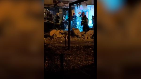 Explozie într-un bloc din Buftea: 6 victime. Există risc de prăbuşire