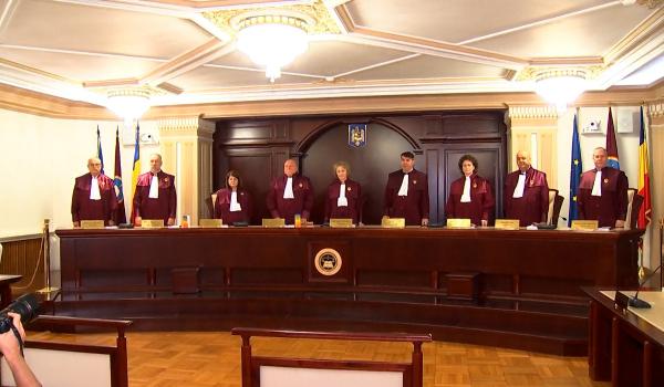 Bolnavii de cancer, furioşi pe motivarea CCR privind legea pensiilor private