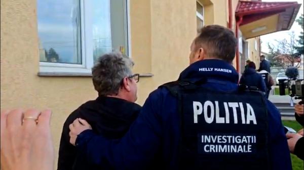 Un primar din Suceava, suspectat că a ajutat afacerişti ruşi şi ucraineni să obţină cetăţenia română
