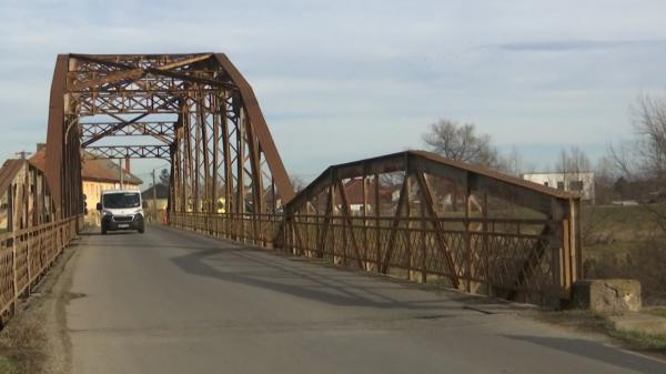 Pod din Brașov, pericol major pentru șoferi: riscă să se prăbuşească în orice moment