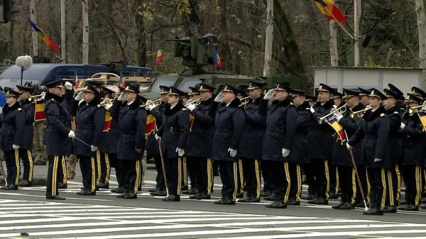 Paradă militară de 59 de secunde la Galați și de 2 minute la Timișoara. La Iași au fost doar 250 de militari