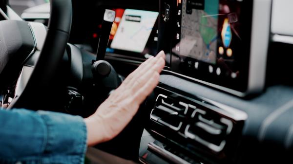 Noi reguli pentru producătorii auto. Dotarea care riscă să dispară din maşini din motive de siguranţă