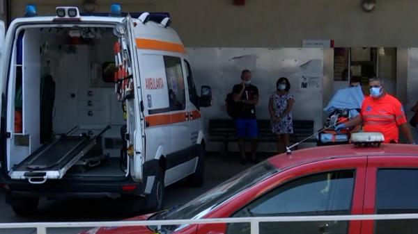 A căzut din picioare în faţa spitalului, la braţ cu soţia. Medicii l-au resuscitat pe trotuar, fără rezultat