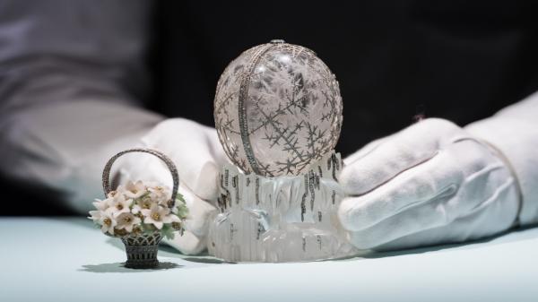 Oul de iarnă Faberge creat special la cererea ţarului rus Nicolae al II-lea, vândut la un preţ record