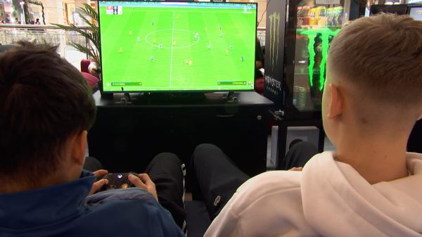 Pasiunea pentru jocuri video explodează în România: cifre record și oportunități pentru tineri