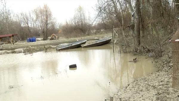 Imaginile dezastrului după golirea barajelor de pe Argeș. Ferme și adăposturi, înghițite de ape în câteva ore