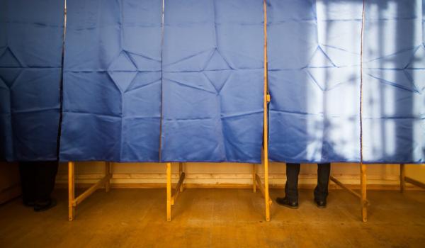 Mai sunt câteva ore până la deschiderea secţiilor de votare. Ce trebuie să ştie românii înainte de vot