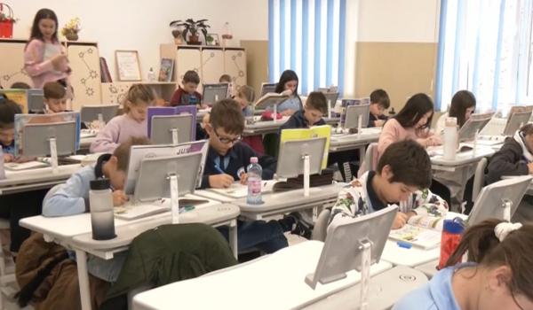 Comuna unde tot mai mulți părinți din oraș își trimit copiii la școală. Mulţi aleg să se mute aici definitiv