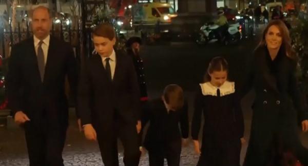 Crăciun la curtea regală. Kate Middleton şi Prinţul William au participat la slujba de colinde