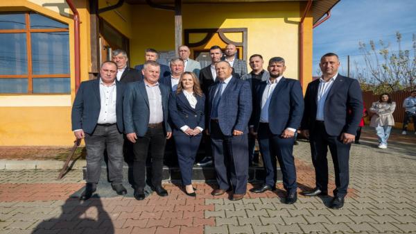 Primăria, lăsată "moştenire". O tânără conduce o comună din Botoşani după ce părinţii ei au fost primari