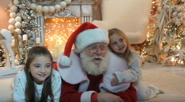 Ședințele foto de Crăciun, investiția care înlocuiește cadourile costisitoare. Studiourile, rezervate din timp