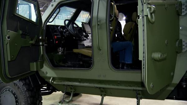 Cum arată și ce dotări are Vlah, primul vehicul blindat de luptă produs exclusiv în România