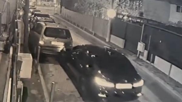 Amenda uriaşă primită de un şofer, după ce a lovit mai multe mașini și un autocar, apoi a fugit, în București