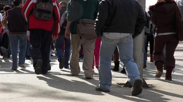 Joburi pentru cei fără studii superioare. Salariile pornesc de la 3.500 de lei