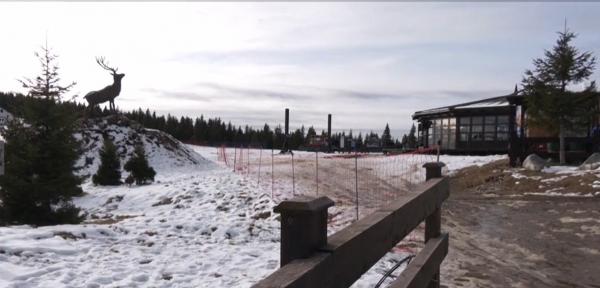 Iarna blândă ține schiorii acasă. Doar două pârtii deschise în toată țara: "Peisajul nu arată foarte bine"