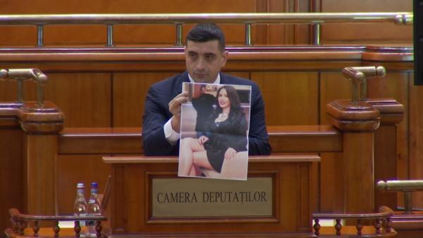 Simion a venit în Parlament cu o poză cu Monica Hunyadi. Îl acuză pe Bolojan că girează numiri controversate