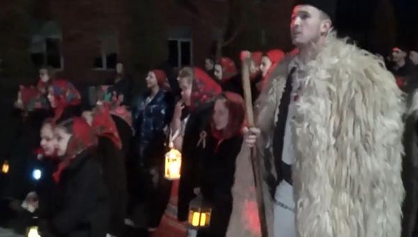 Tradiţia care se păstrează cu sfinţenie într-o comună din Bistriţa-Năsăud: "A reînviat obiceiul acesta"