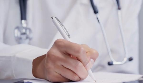 Un gălăţean s-a certat cu chirurgul după ce ChatGPT i-a spus că operaţia a durat prea mult